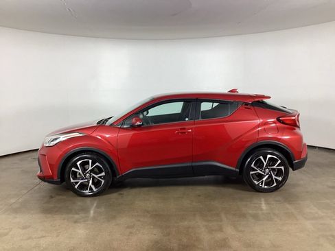 Used 2020 Toyota C-HR XLE FWD image 17