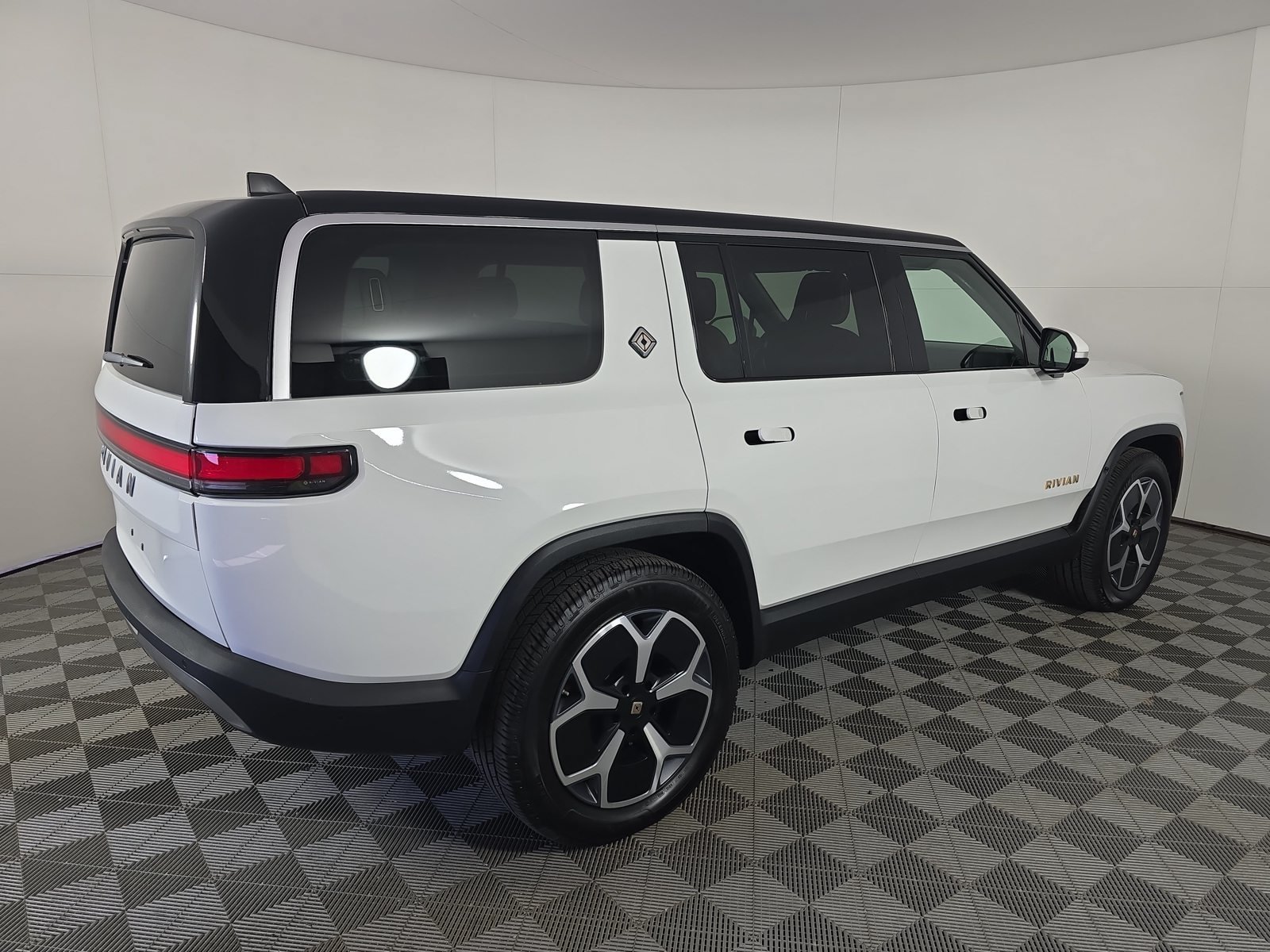 Used 2024 Rivian R1S Adventure Quad AWD/4WD image 5