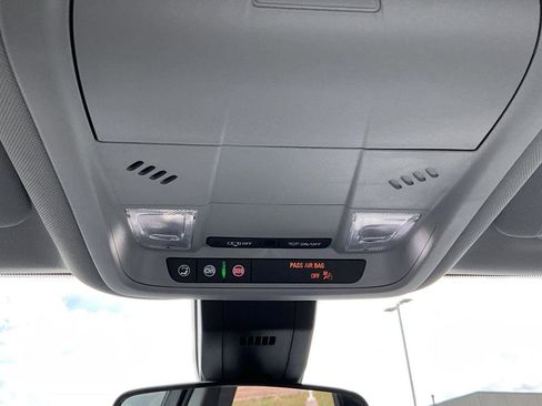 Used 2023 Chevrolet Equinox LT image 38