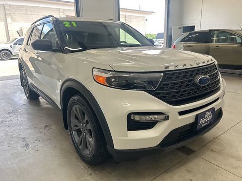 Used 2021 Ford Explorer XLT w/ Equipment Group 202A AWD/4WD image 3