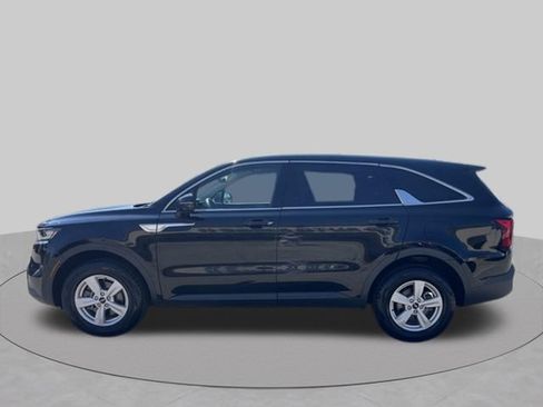 Used 2022 Kia Sorento LX AWD/4WD image 3