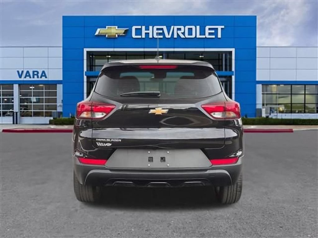 Used 2023 Chevrolet TrailBlazer LS FWD image 4