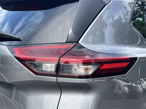 Certified 2023 Nissan Rogue S image 27