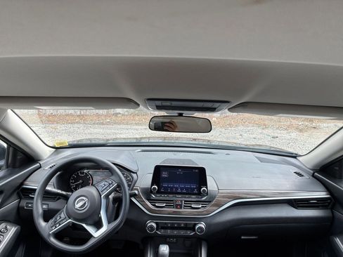 Used 2025 Nissan Altima 2.5 SV image 31