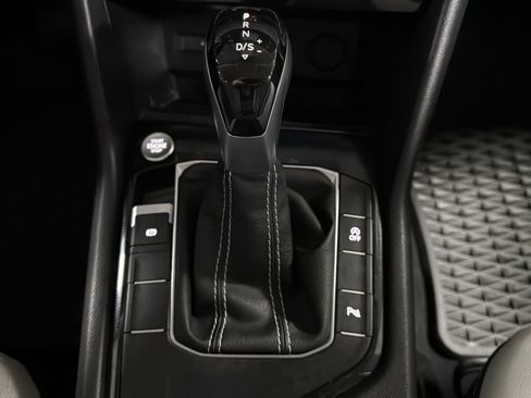 Certified 2025 Volkswagen Taos SE image 37