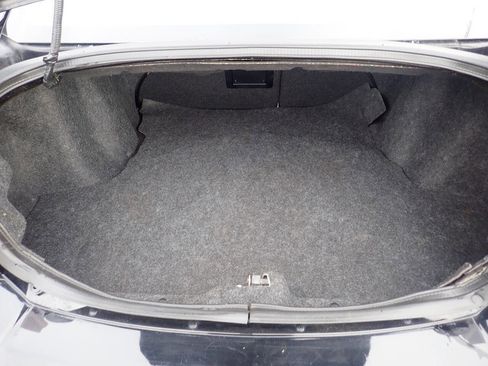 Used 2013 Dodge Avenger SE image 16