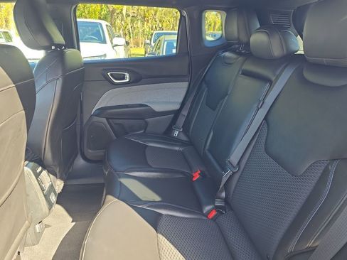 Used 2024 Jeep Compass Latitude image 24