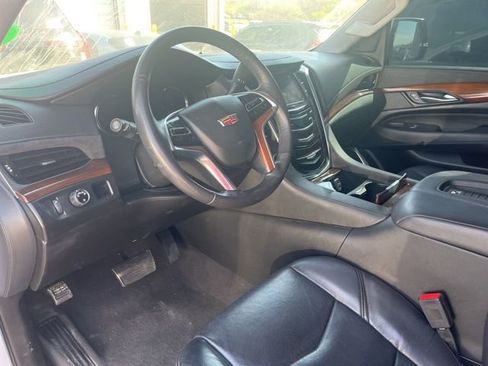 Used 2019 Cadillac Escalade 2WD image 4