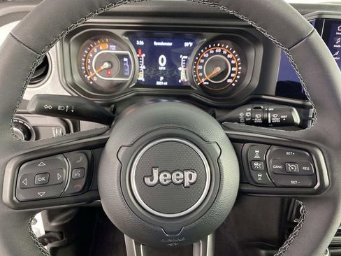Used 2025 Jeep Wrangler Unlimited Sport AWD/4WD image 15
