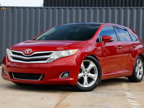 Used 2015 Toyota Venza XLE image 1