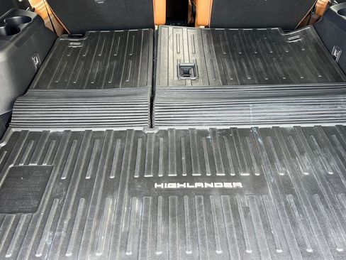 Used 2022 Toyota Highlander Platinum image 14