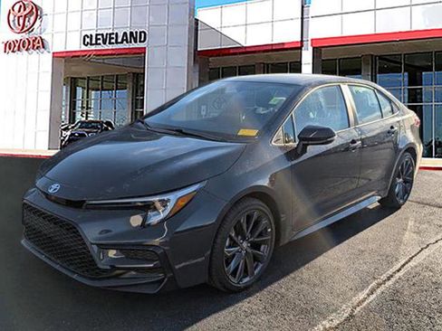 Used 2025 Toyota Corolla SE image 4