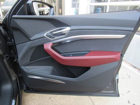 Used 2023 Audi e-tron S Premium Plus w/ Black Optic Package image 20