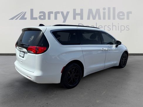 Used 2021 Chrysler Voyager Lxi FWD image 5