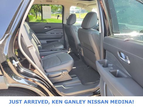 Certified 2025 Nissan Pathfinder Platinum AWD/4WD image 20