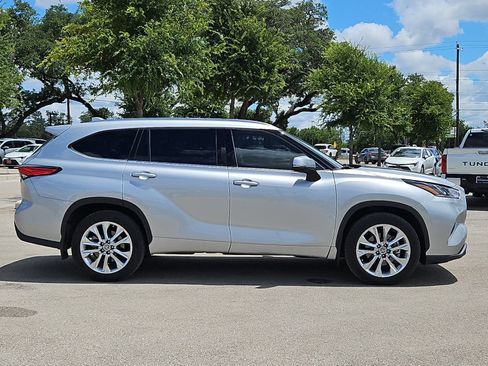 Used 2020 Toyota Highlander Limited FWD image 6