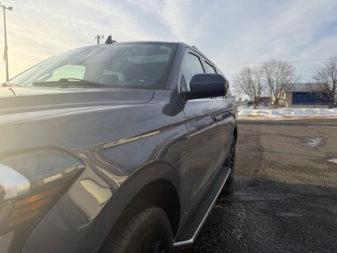Used 2022 Ford Expedition XLT image 15