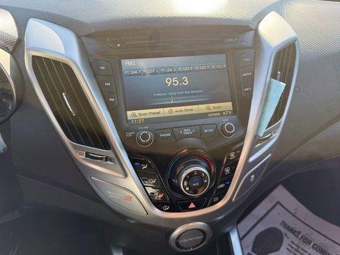 Used 2015 Hyundai Veloster RE:FLEX Edition image 13