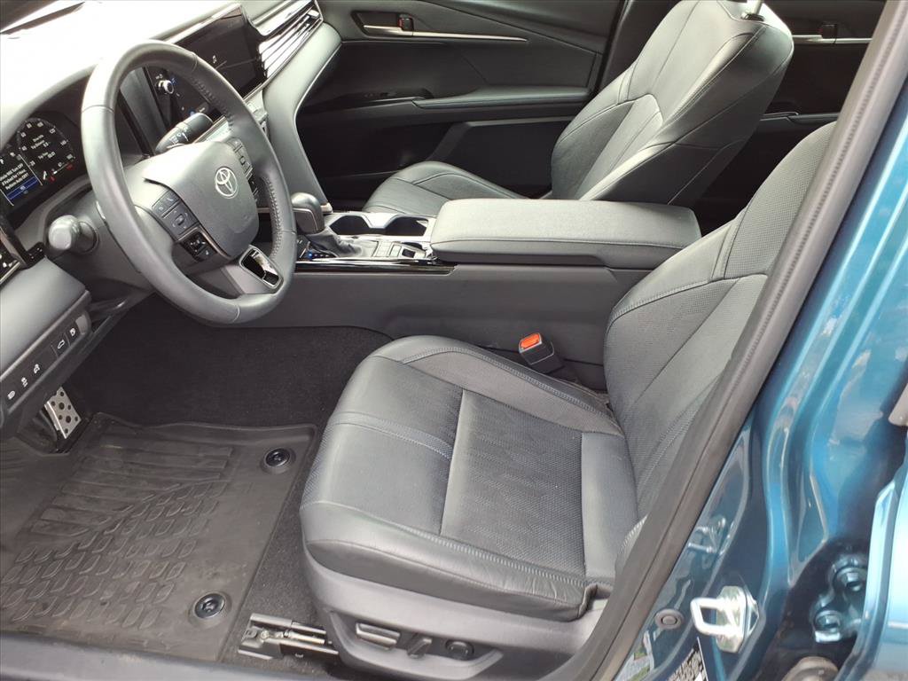 Used 2025 Toyota Camry XSE FWD image 5