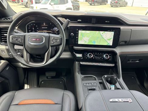 Used 2025 GMC Sierra 2500 AT4 w/ AT4 Premium Plus Package AWD/4WD image 10