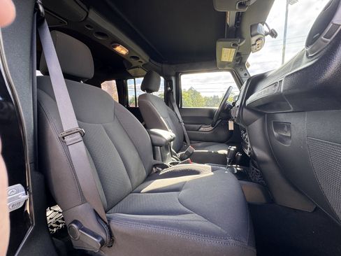 Used 2018 Jeep Wrangler Unlimited Sport S AWD/4WD image 13