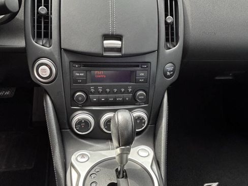 Used 2018 Nissan 370Z Coupe RWD image 15