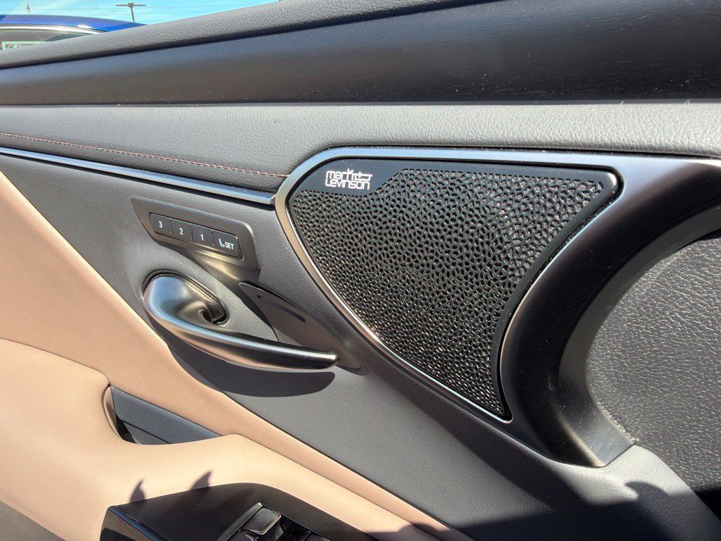 Used 2025 Lexus ES 300h Ultra Luxury FWD image 19