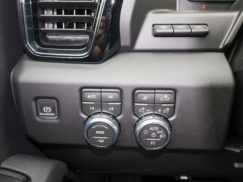 New 2026 GMC Sierra 2500 AT4 w/ AT4 Premium Plus Package AWD/4WD image 29