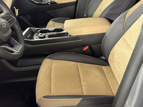 Used 2025 Chevrolet Equinox ACTIV image 11