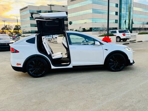 Used 2020 Tesla Model X Long Range image 9