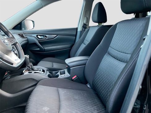 Used 2020 Nissan Rogue SV image 20