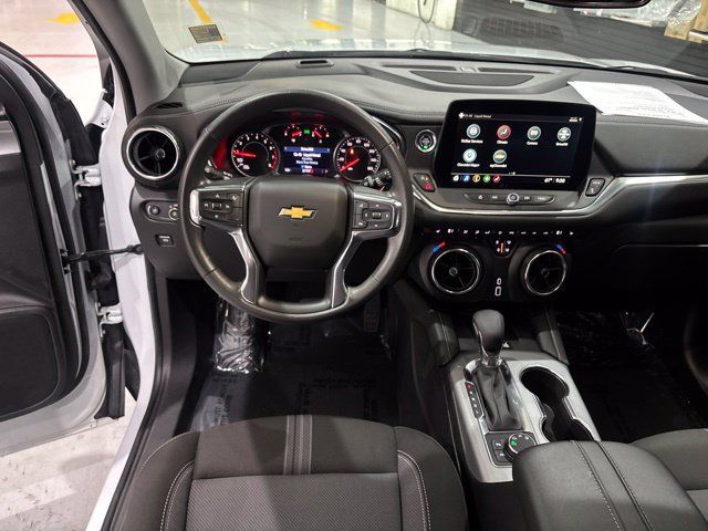 Used 2025 Chevrolet Blazer LT w/ Convenience Package AWD/4WD image 29