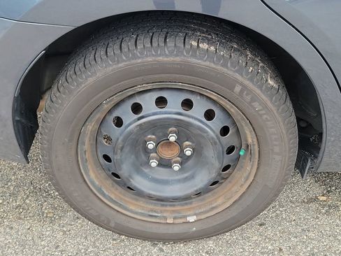 Used 2016 Toyota Corolla LE image 16