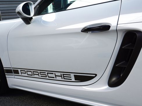 Certified 2024 Porsche 718 Cayman RWD image 10