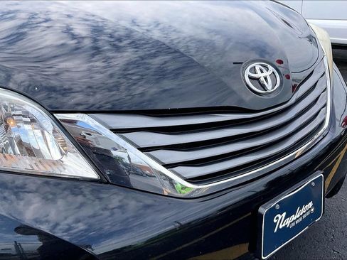 Used 2014 Toyota Sienna XLE FWD image 31