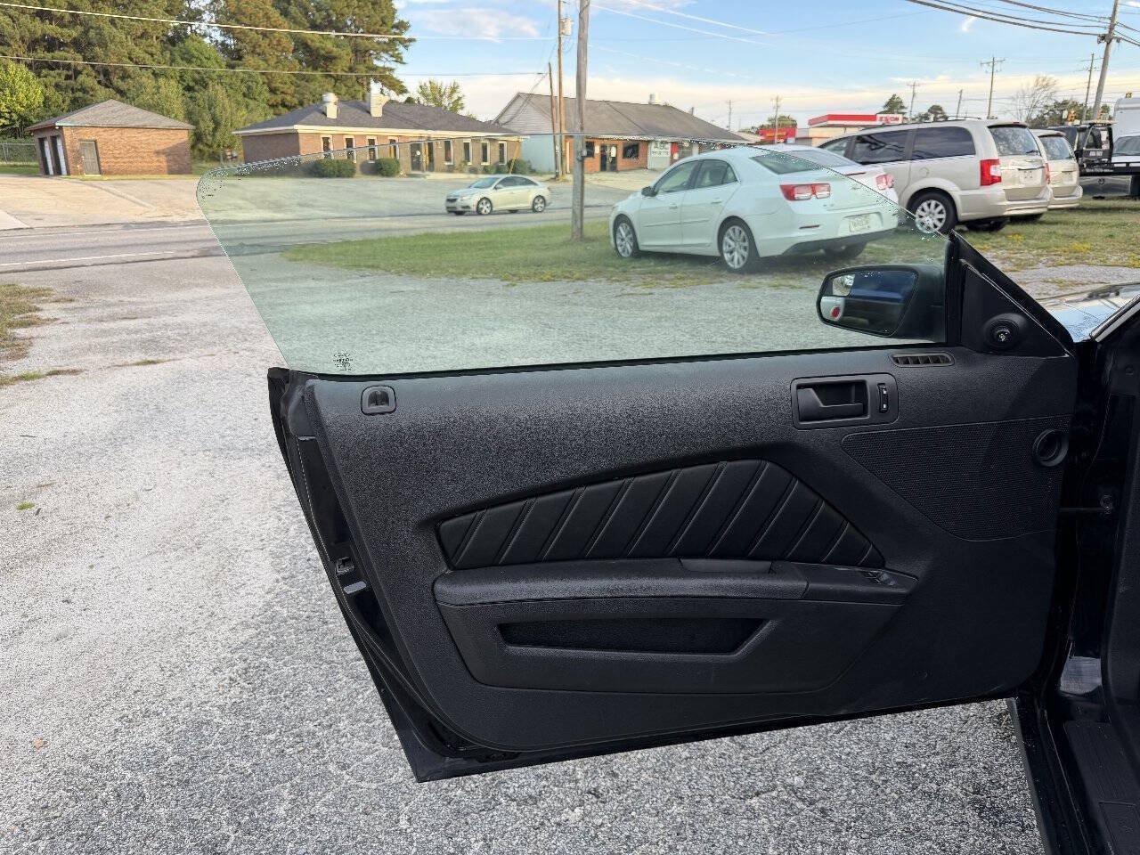 Used 2012 Ford Mustang Coupe RWD image 13