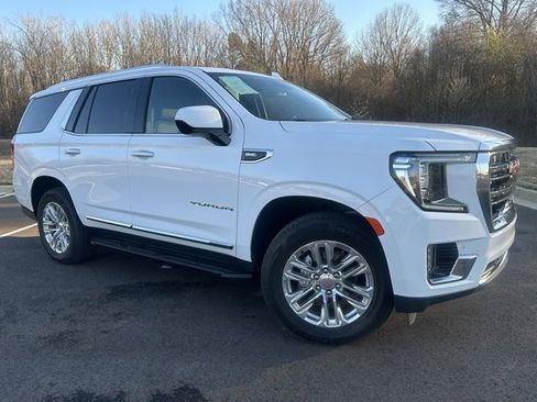 Used 2023 GMC Yukon SLT image 2