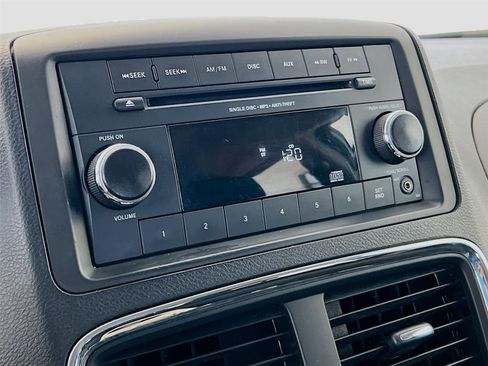 Used 2015 Dodge Grand Caravan SXT image 6