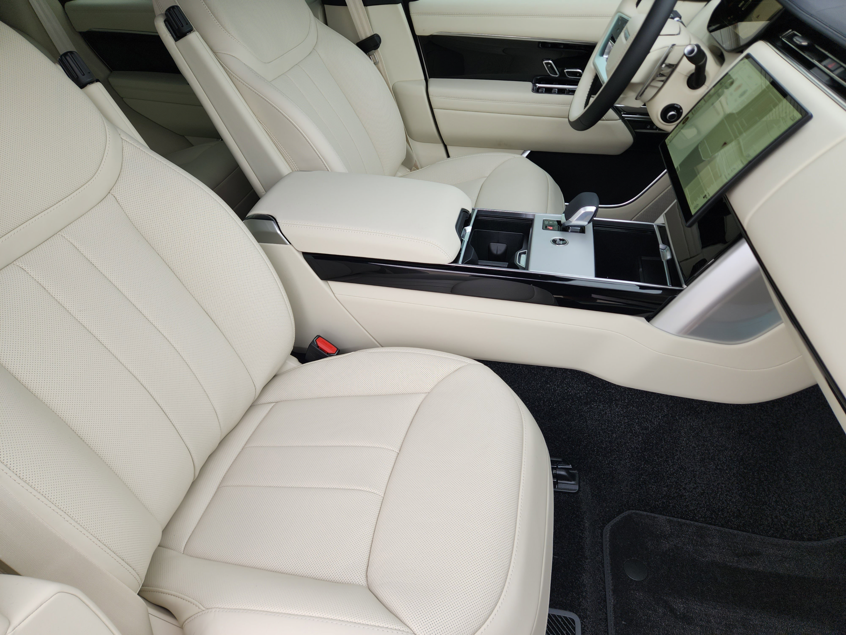 New 2026 Land Rover Range Rover SE AWD/4WD image 9