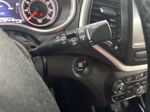 Used 2015 Jeep Cherokee Limited w/ Luxury Group image 38