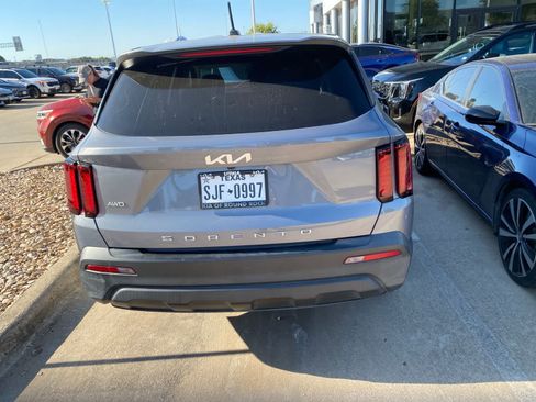 Used 2022 Kia Sorento LX AWD/4WD image 4