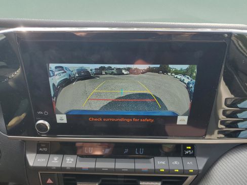 Used 2025 Toyota Camry SE image 20