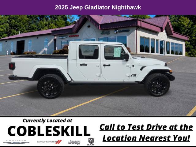 Used 2025 Jeep Gladiator Overland AWD/4WD image 3