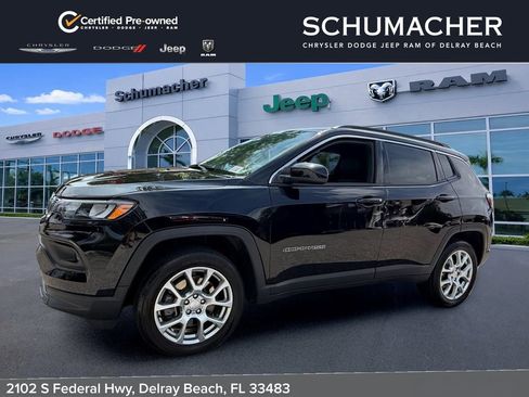 Used 2024 Jeep Compass Latitude AWD/4WD image 3