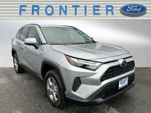 Used 2025 Toyota RAV4 XLE image 1