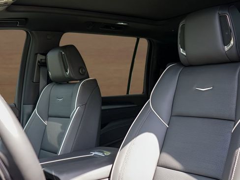 New 2026 Cadillac Escalade ESV Sport w/ Touring Package AWD/4WD image 11