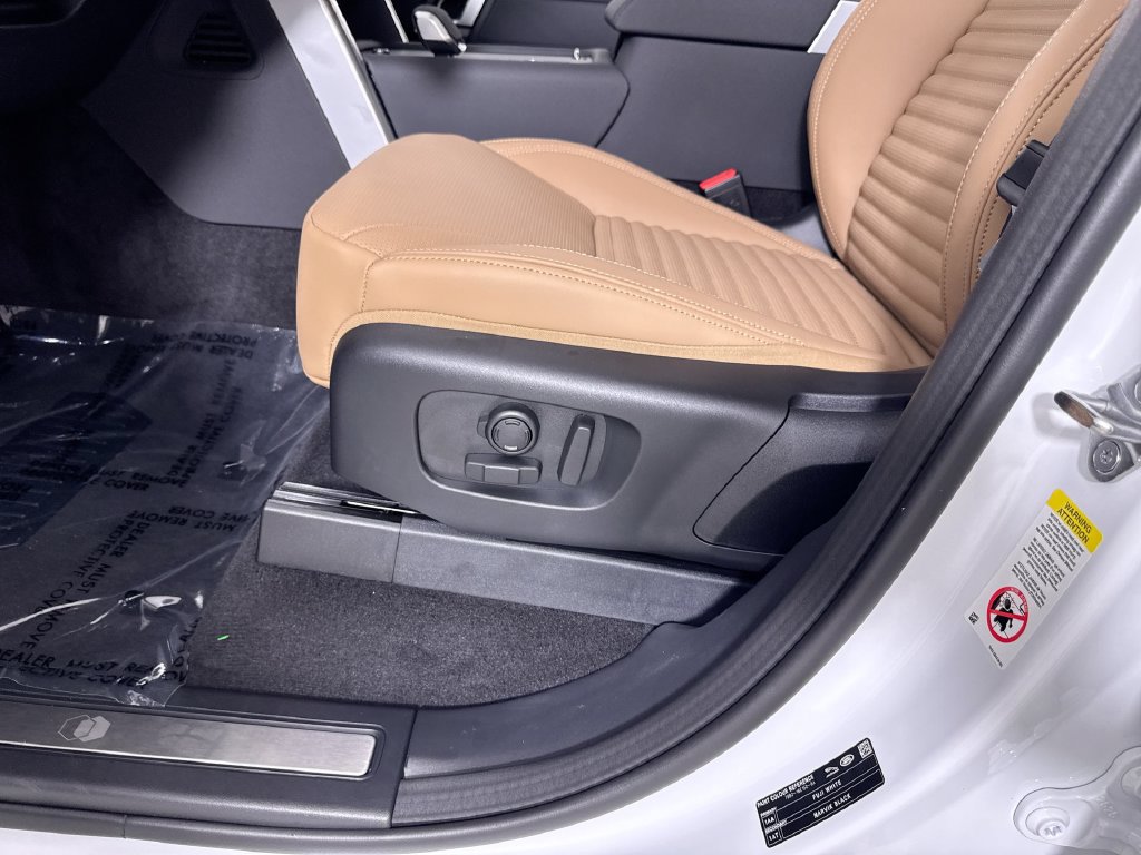 New 2026 Land Rover Discovery Limited Edition AWD/4WD image 12