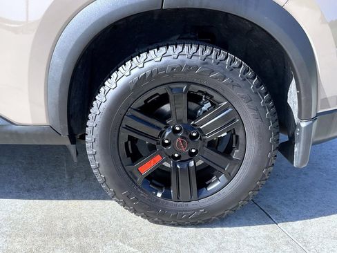 Certified 2025 Nissan Rogue SV AWD/4WD image 22
