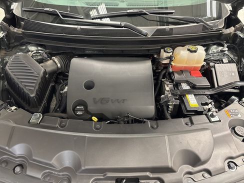 Used 2023 Chevrolet Traverse LT image 45