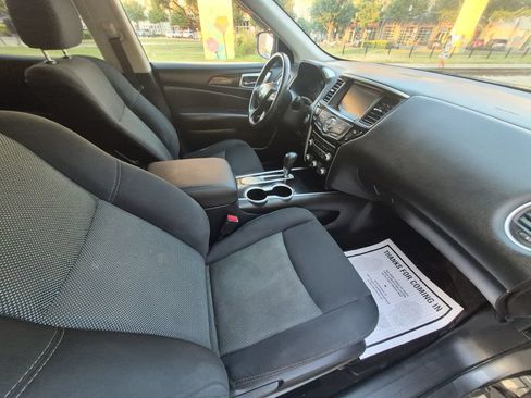 Used 2019 Nissan Pathfinder SV FWD image 13